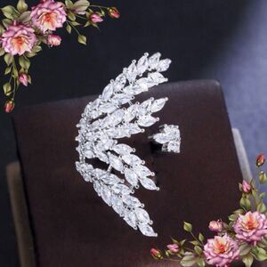 Leaf Shaped Cuff Ring With Shiny Cubic Zirconia‎ Stones